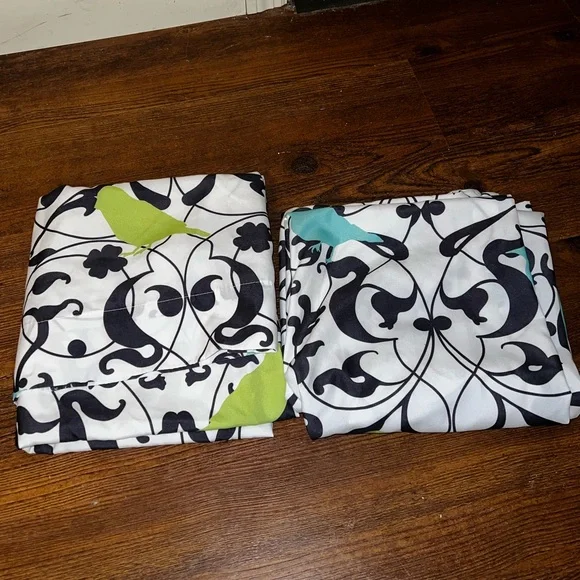 3/$15 Set of 2 Pillowcases Black & White With Bird Patterned Design King - Picture 3 of 9